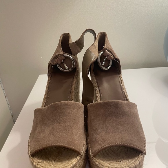 MARC FISHER WEDGES - Picture 2 of 2